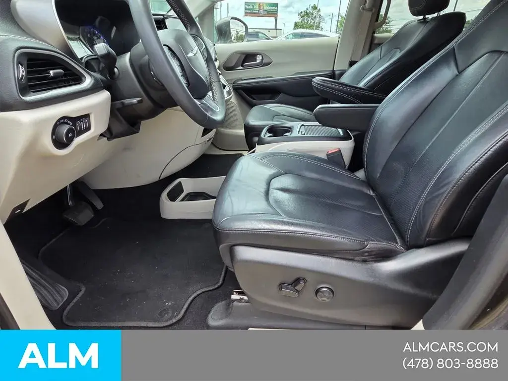 2022 Chrysler Pacifica Touring L photo 4
