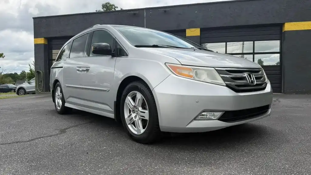 2013 Honda Odyssey Touring's photo
