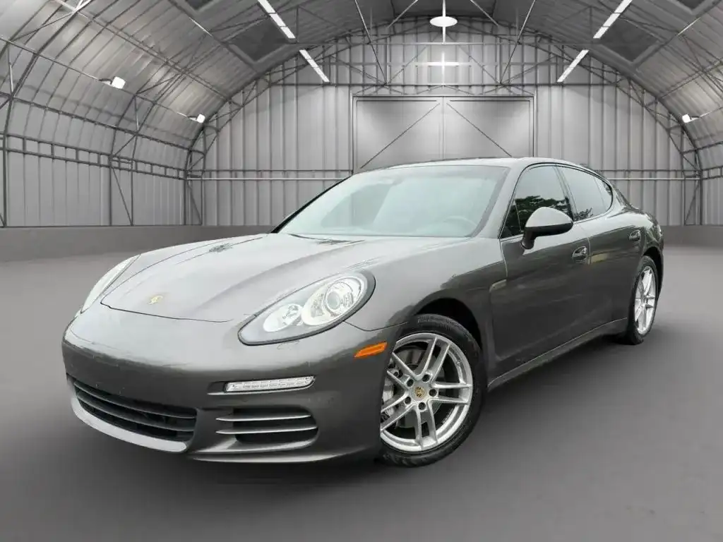 2015 Porsche Panamera 4's photo