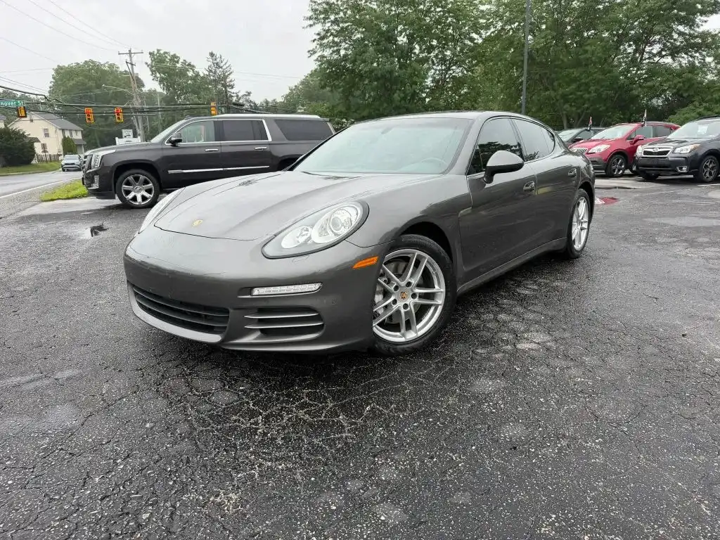2015 Porsche Panamera 4's photo