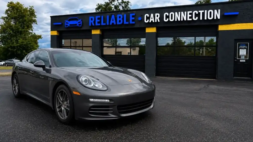 2015 Porsche Panamera 4's photo