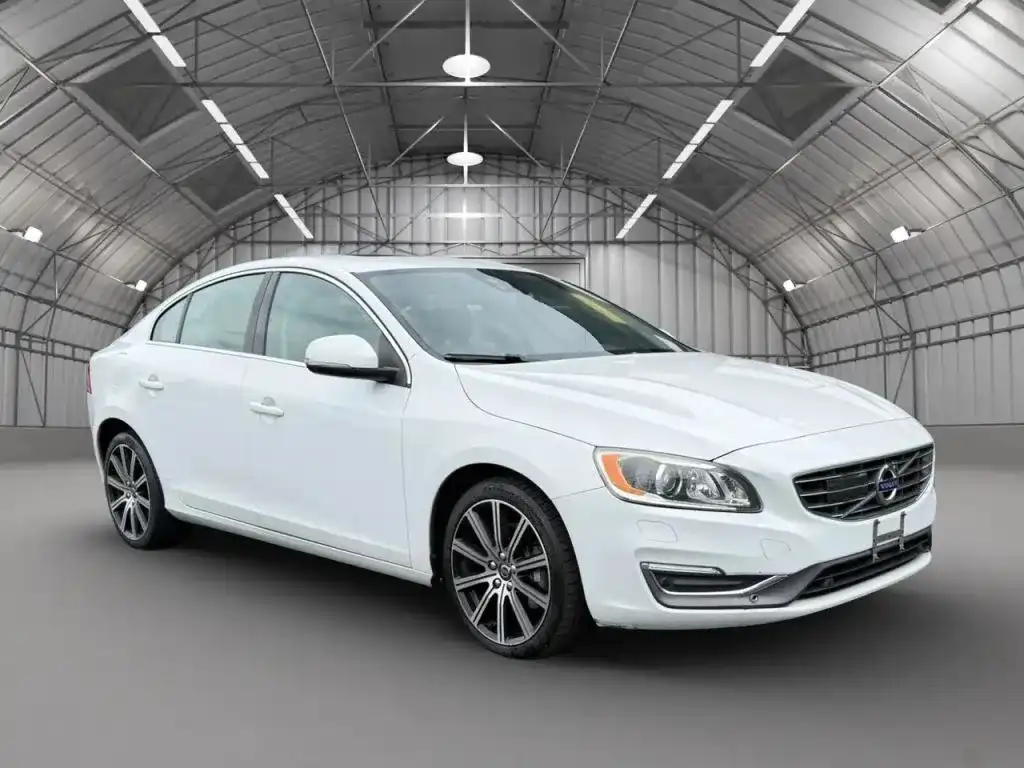 2016 Volvo S60 T5 AWD Inscription Platinum's photo