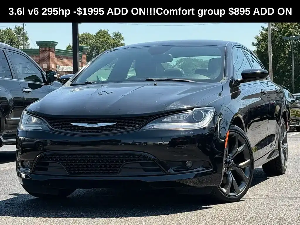 2016 Chrysler 200 S's photo
