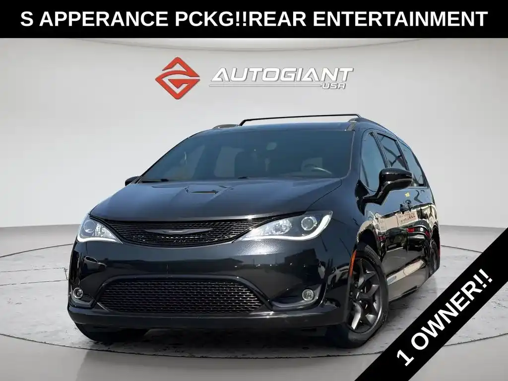 2020 Chrysler Pacifica Limited's photo