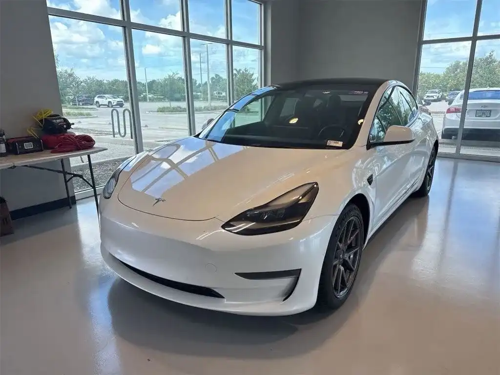 2022 Tesla Model 3 Long Range Dual Motor All-Wheel Drive's photo
