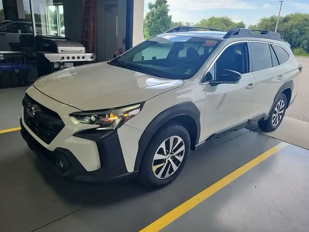 2024 Subaru Outback Premium's photo