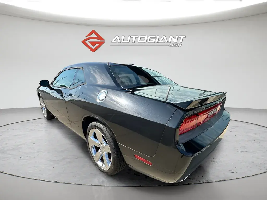 2010 Dodge Challenger R/T photo 3