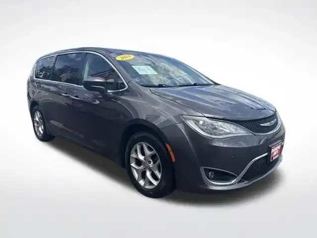 2019 Chrysler Pacifica Touring Plus's photo