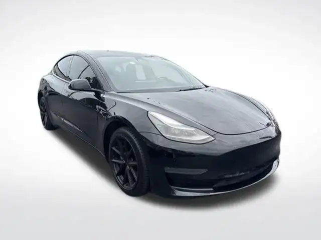 2022 Tesla Model 3 Standard Range Plus's photo