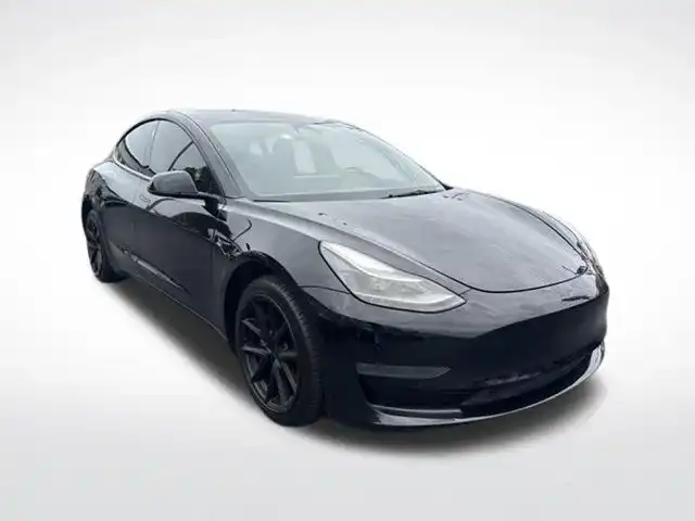 2022 Tesla Model 3 Standard Range Plus's photo