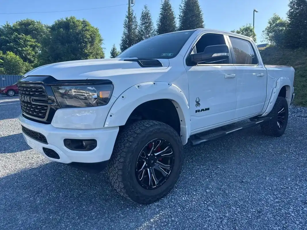 2022 RAM 1500 Big Horn/Lone Star 4x4 Crew Cab 5'7's photo