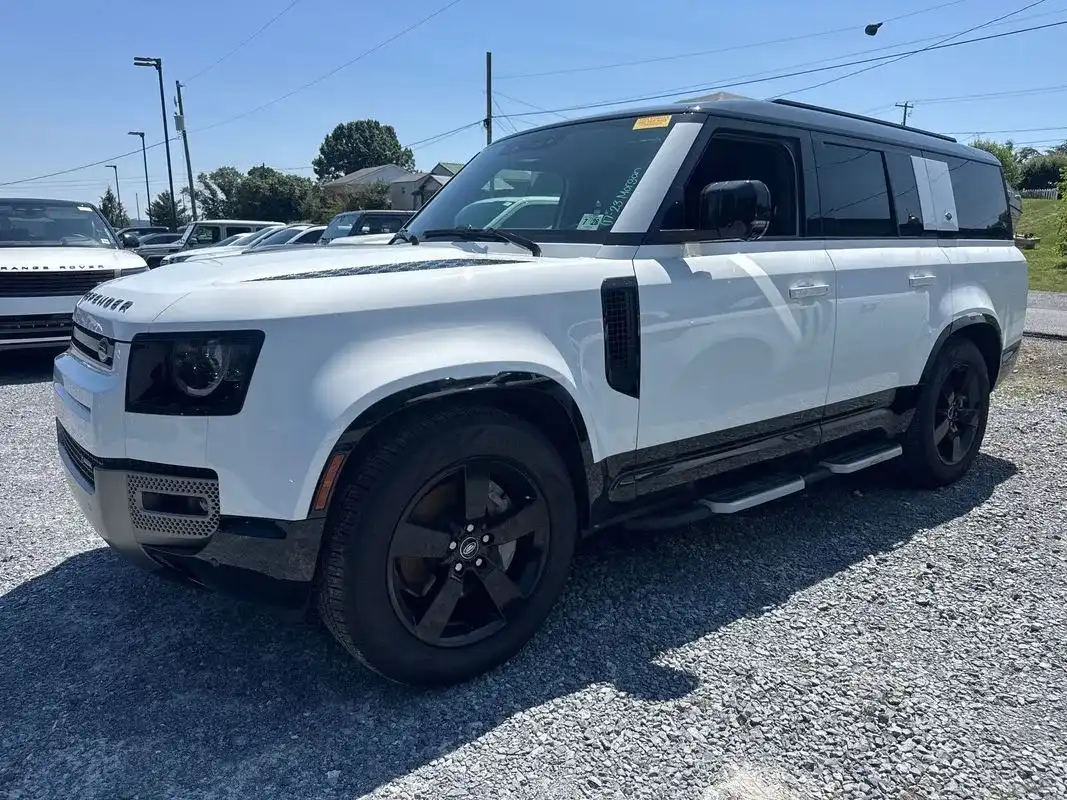 2023 Land Rover Defender X-Dynamic SE's photo