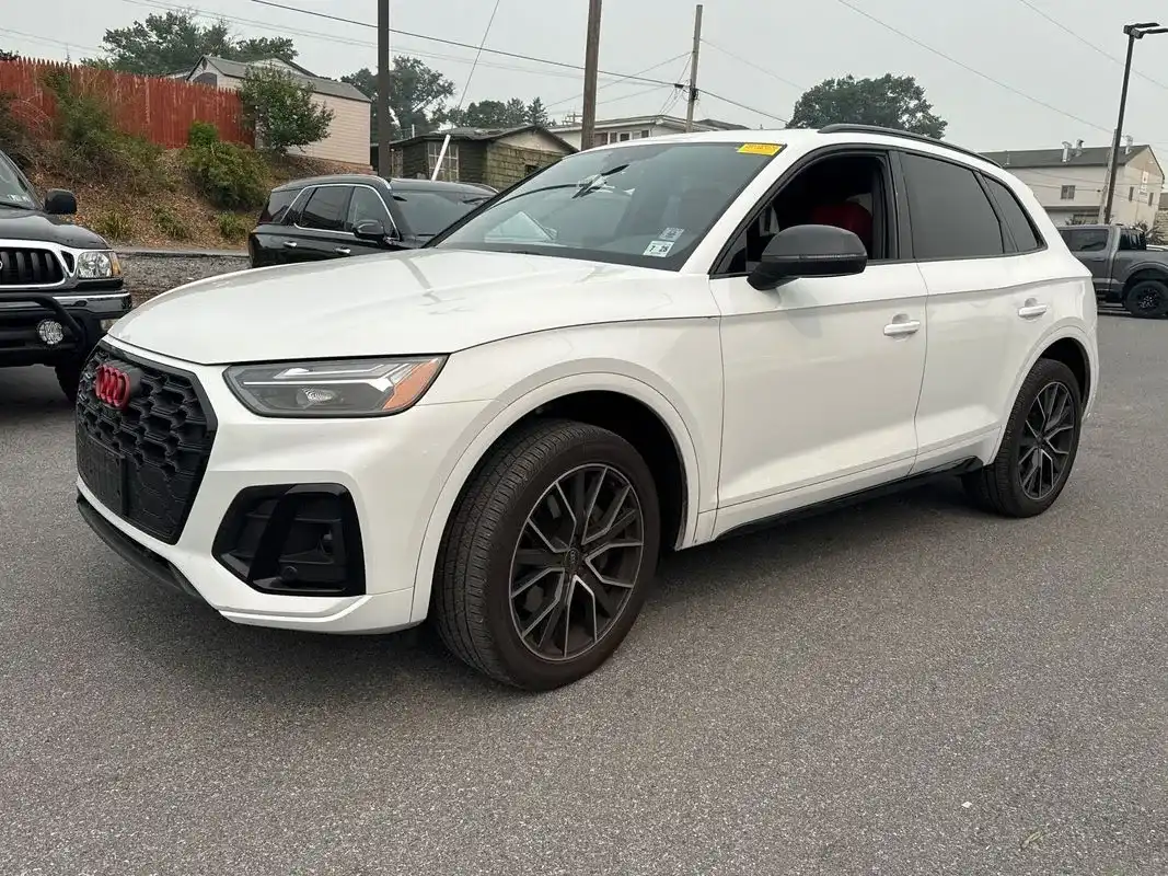 2023 Audi SQ5 Premium Plus's photo