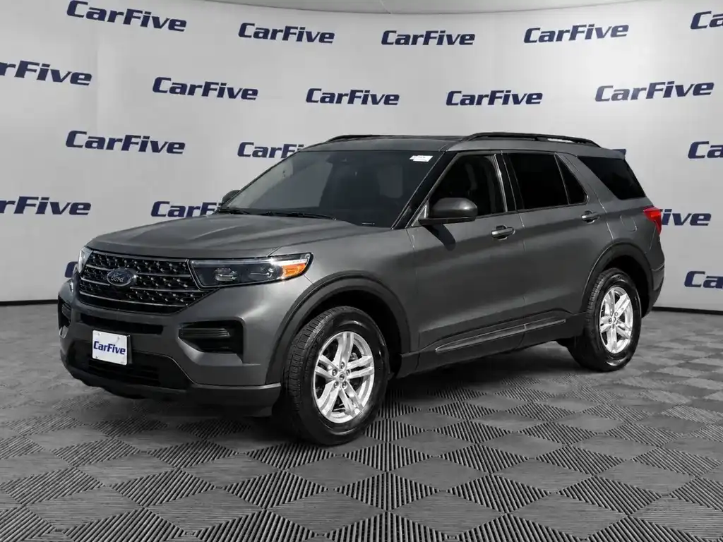 2023 Ford Explorer XLT 4WD's photo