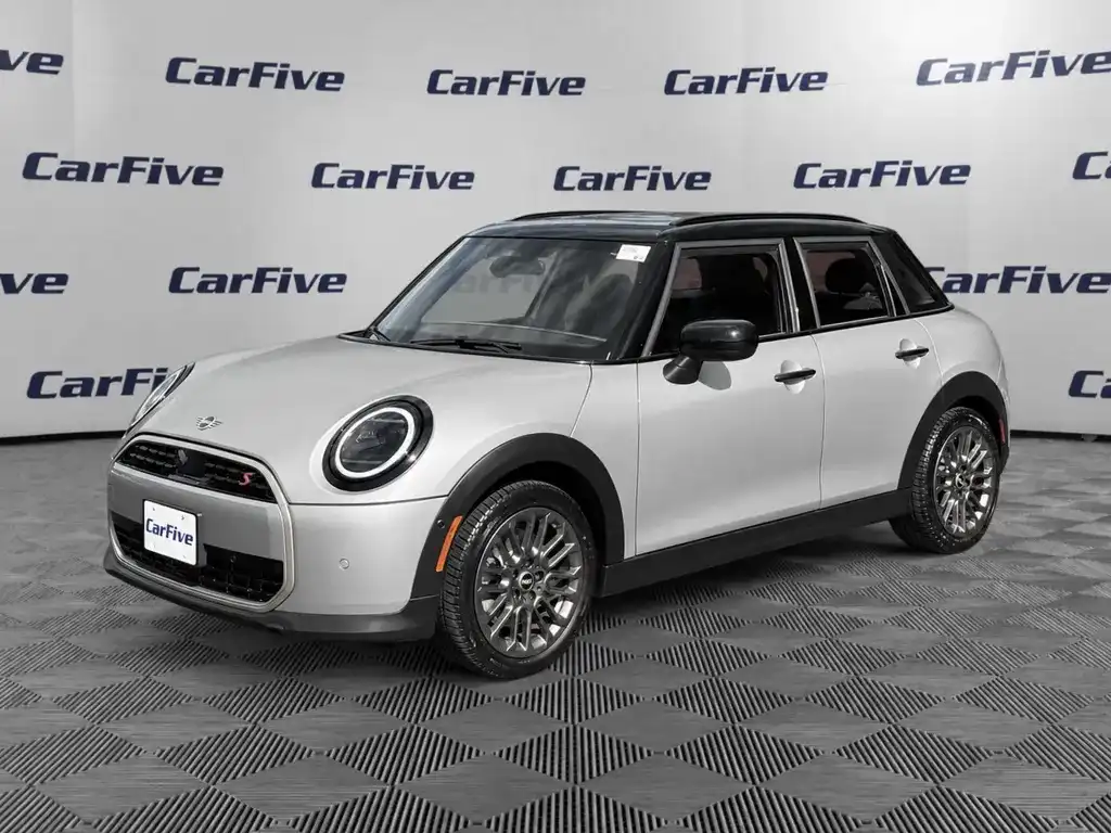 2025 MINI Hardtop Cooper S Signature's photo