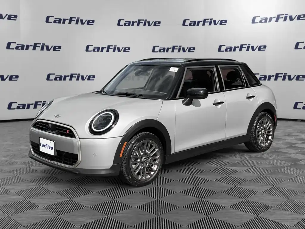 2025 MINI Hardtop Cooper S Signature's photo