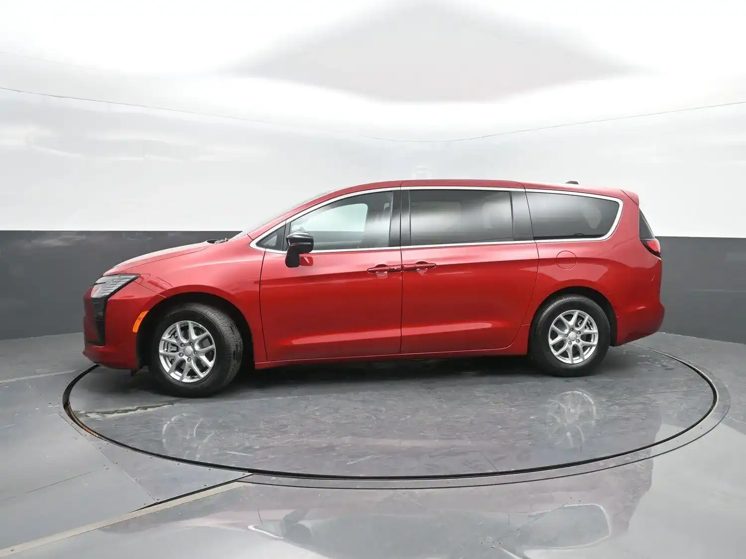 2027 Chrysler Pacifica Select's photo