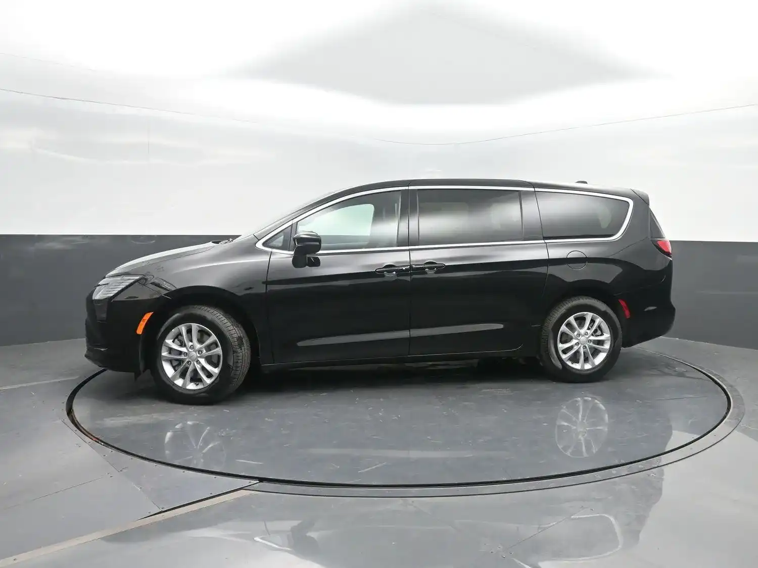 2027 Chrysler Pacifica Select AWD's photo