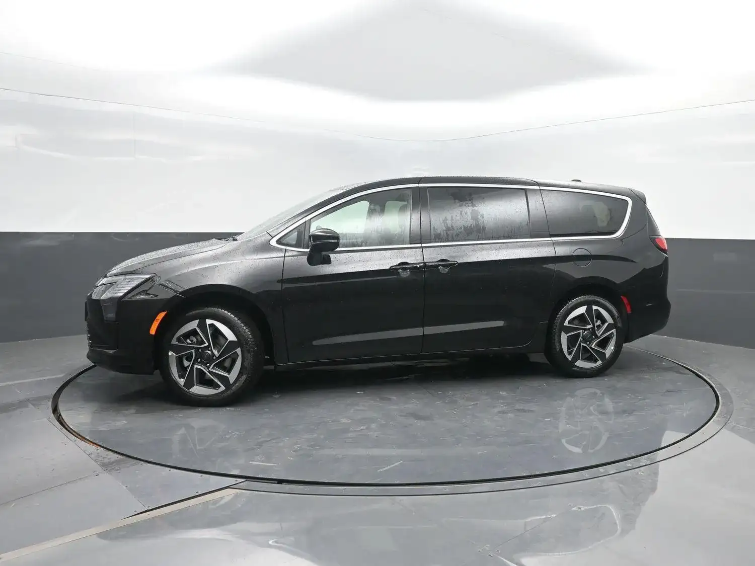 2027 Chrysler Pacifica Limited AWD's photo