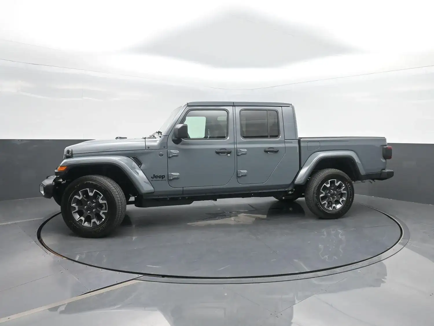 2026 Jeep Gladiator Sahara Auto's photo