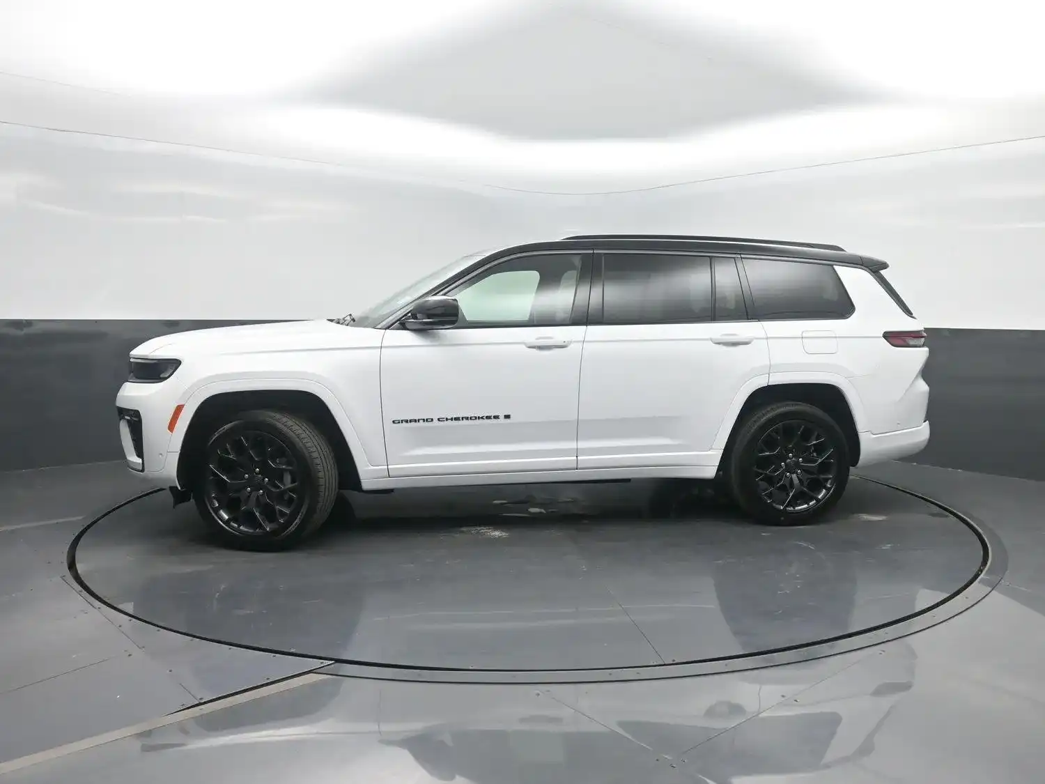 2026 Jeep Grand Cherokee L Summit 4x4's photo