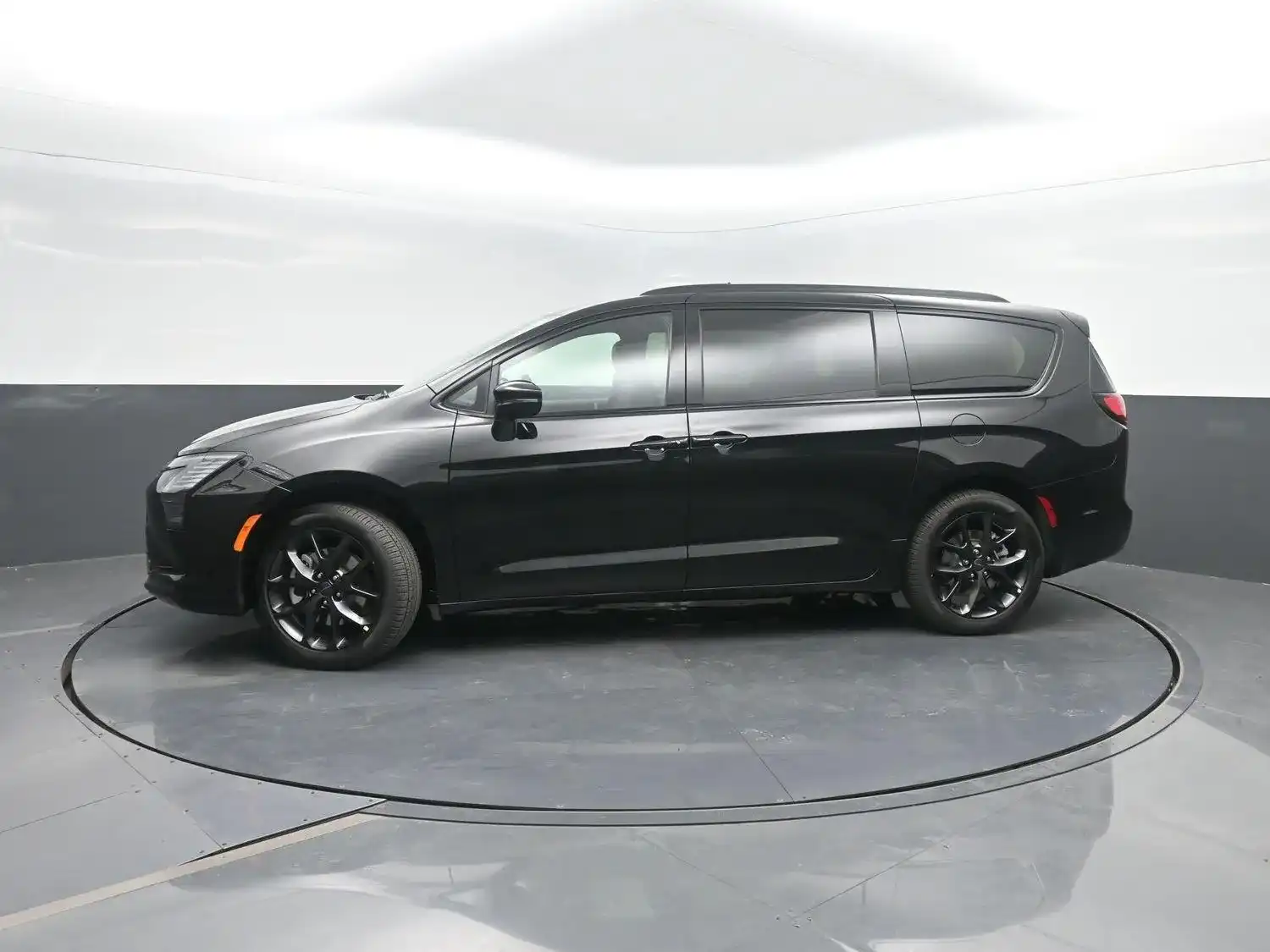 2027 Chrysler Pacifica Limited AWD's photo