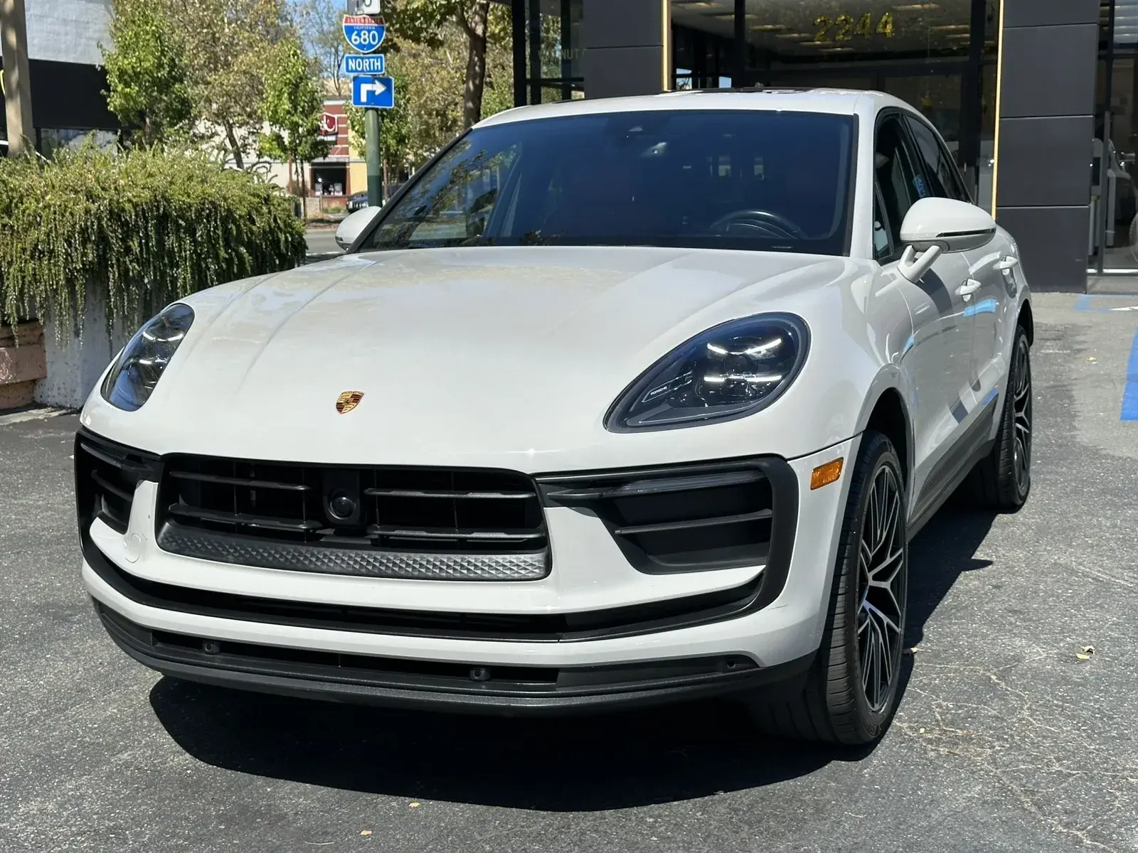2023 Porsche Macan Base photo 4