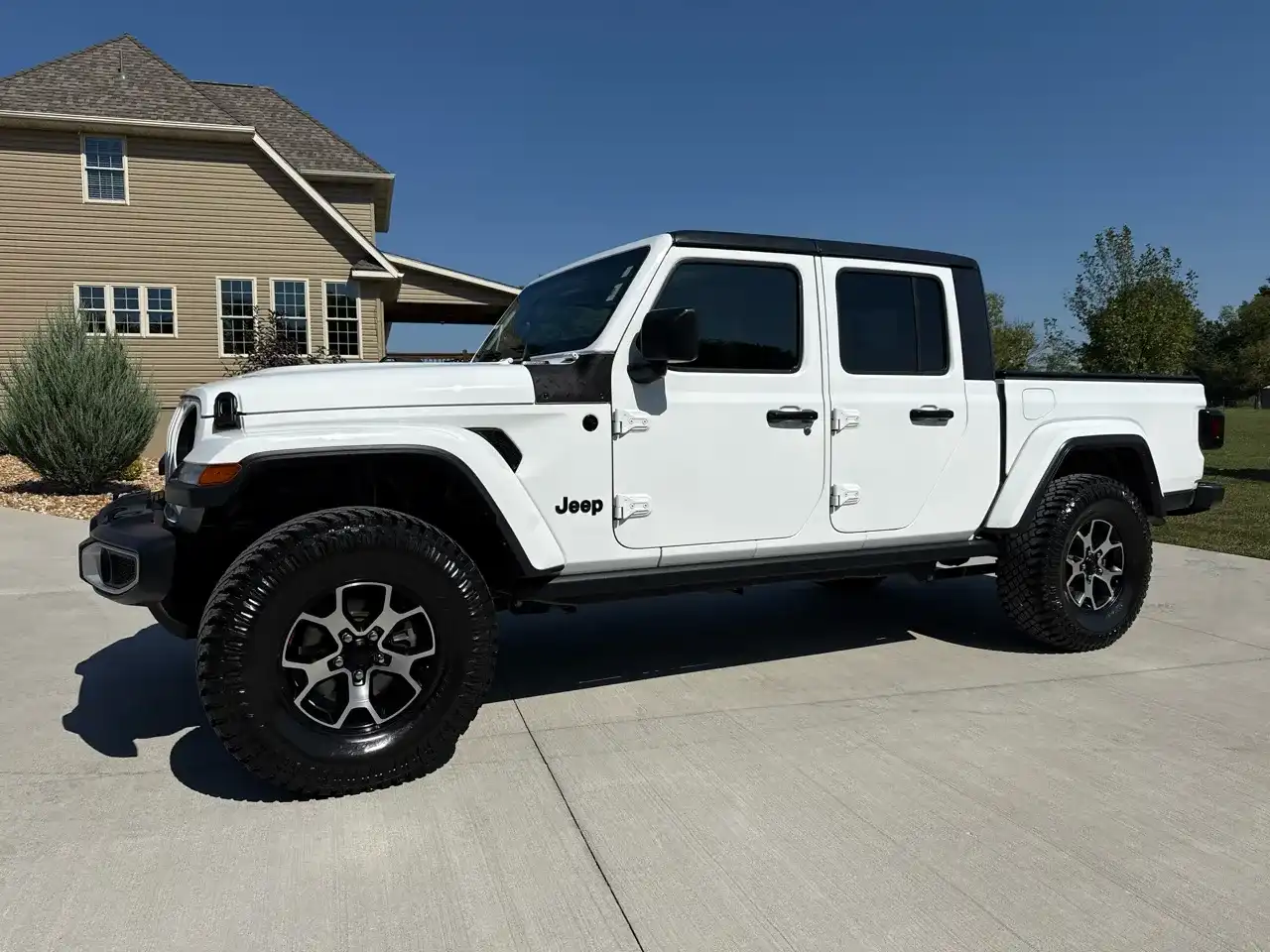 2021 Jeep Gladiator Sport S's photo