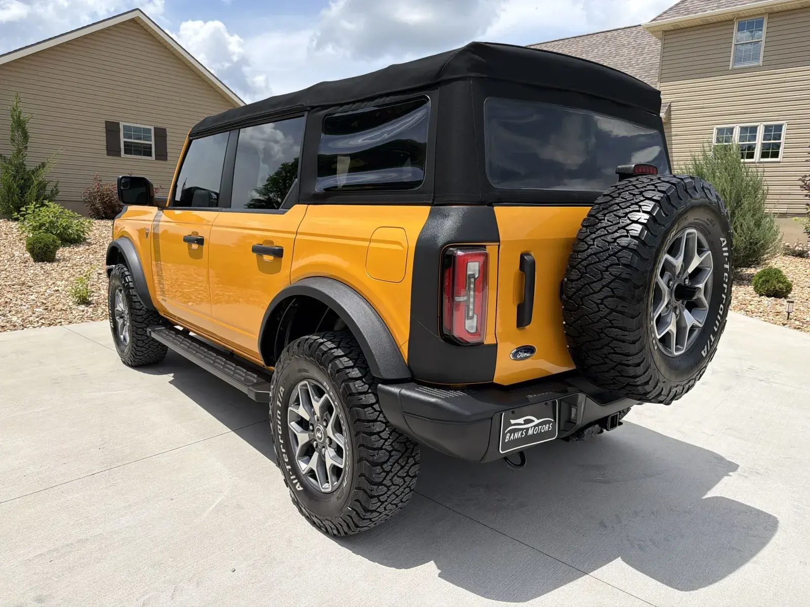 2021 Ford Bronco Base Advanced 4x4 photo 3