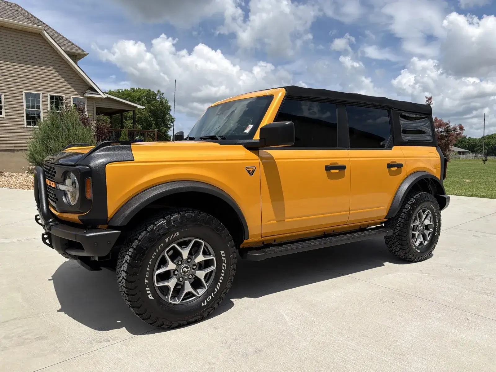 2021 Ford Bronco Base Advanced 4x4 photo 1