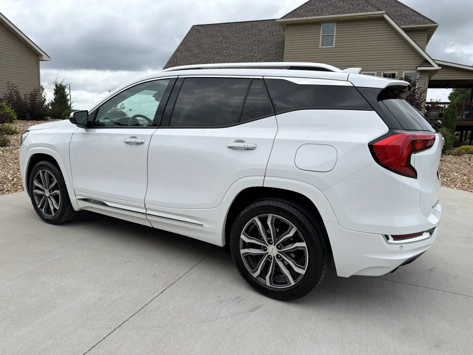 2019 GMC Terrain Denali AWD photo 3