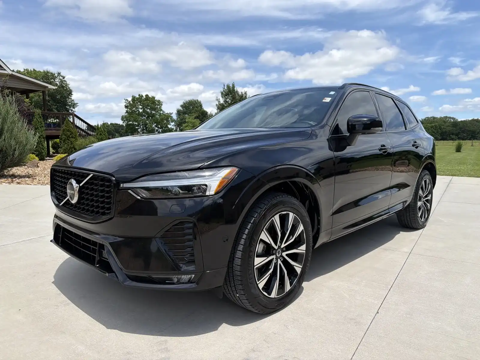 2024 Volvo XC60 B5 Plus Dark Theme AWD's photo
