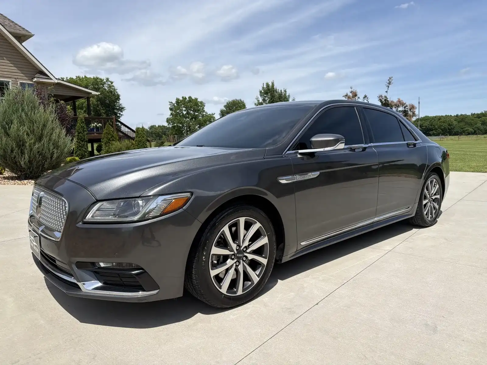 2019 Lincoln Continental FWD's photo