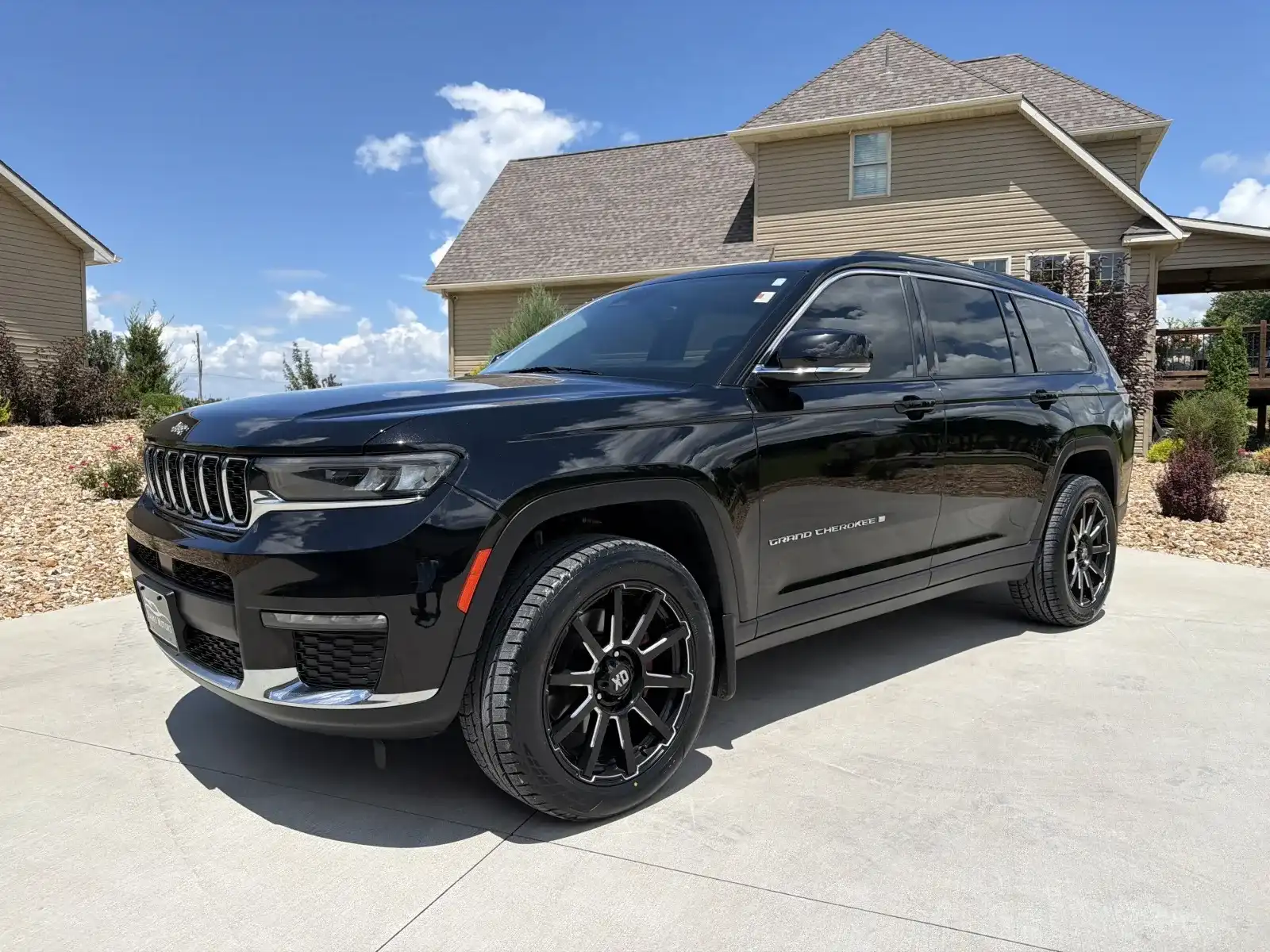 2022 Jeep Grand Cherokee L Limited 4x4's photo