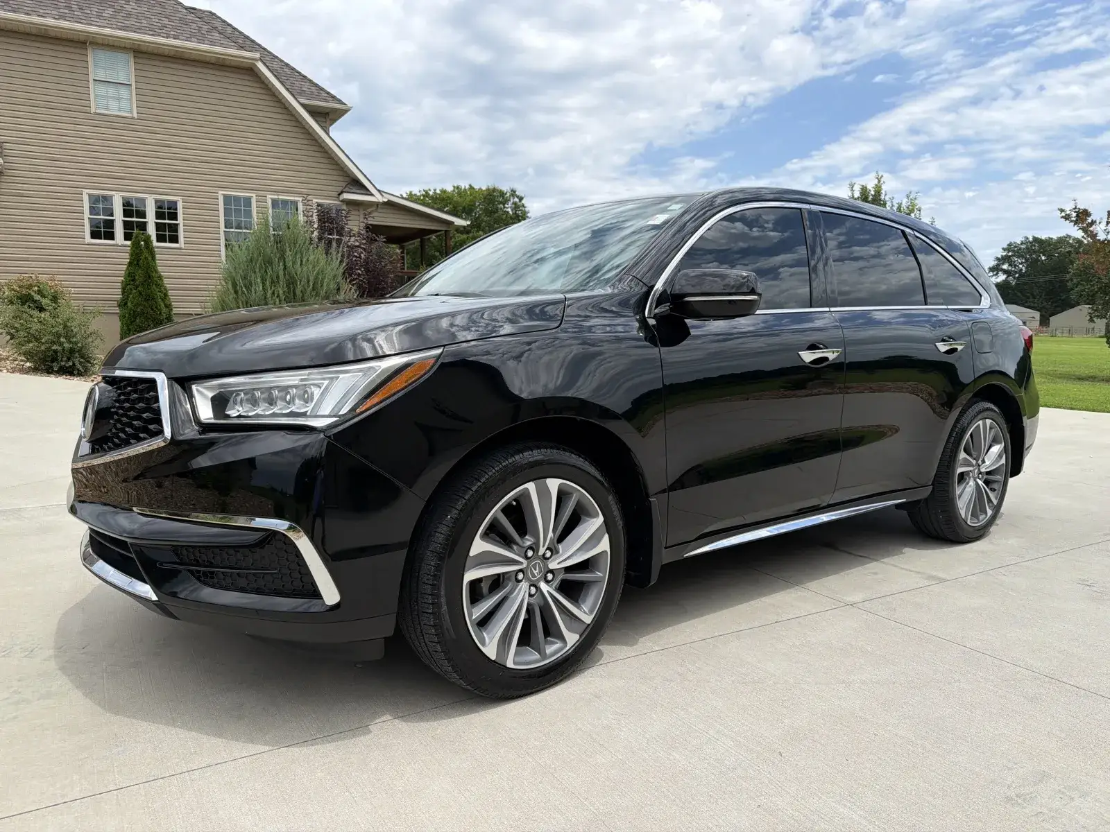 2017 Acura MDX SH-AWD w/Technology Package photo 1