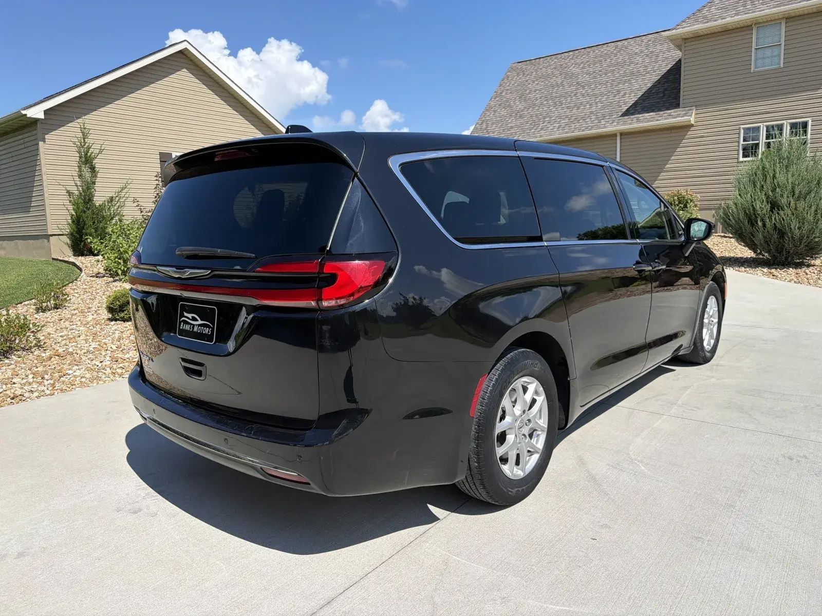 2023 Chrysler Pacifica Touring L photo 5