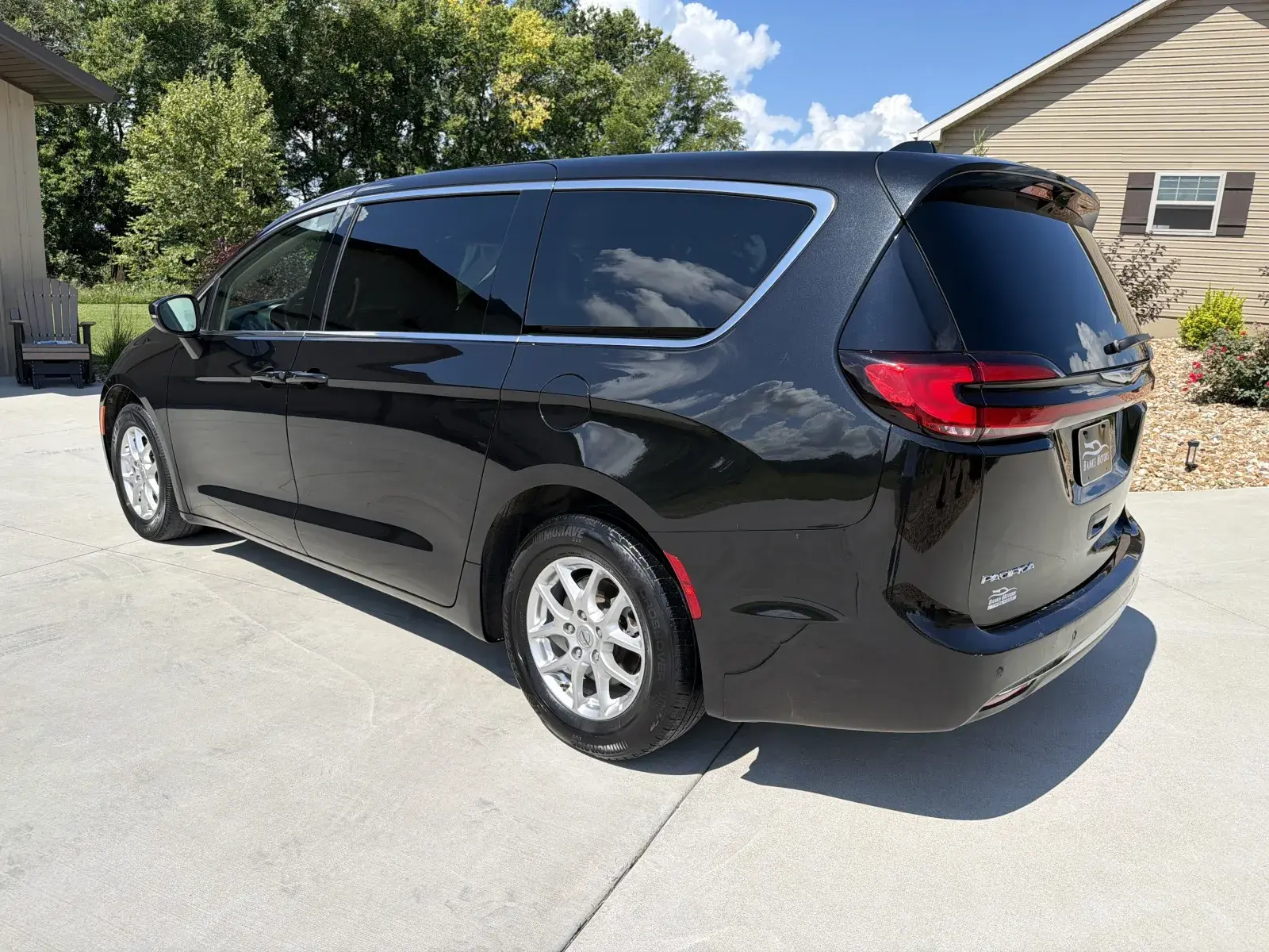 2023 Chrysler Pacifica Touring L photo 4