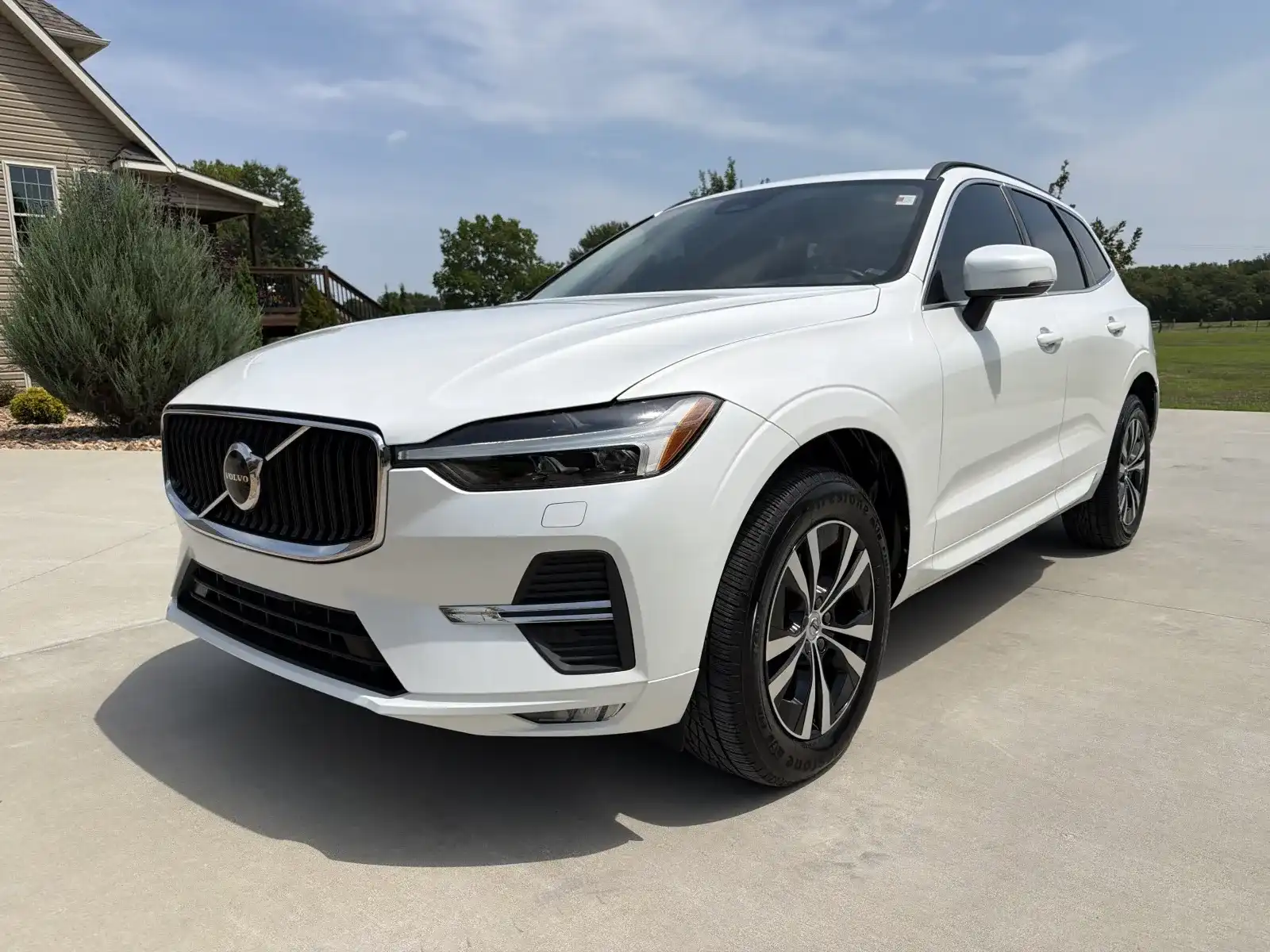 2023 Volvo XC60 B5 Core AWD's photo