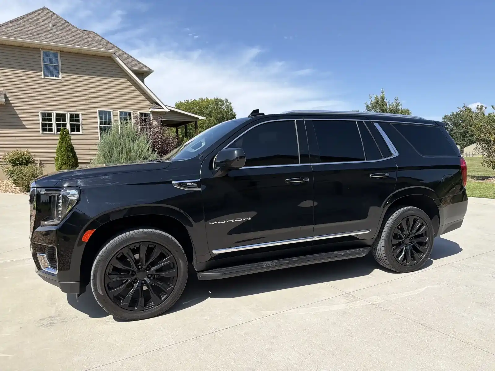 2023 GMC Yukon 4WD SLT's photo