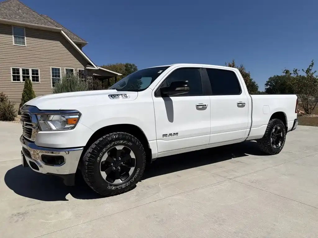 2020 RAM 1500 Big Horn/Lone Star 4WD Crew Cab 6'4's photo