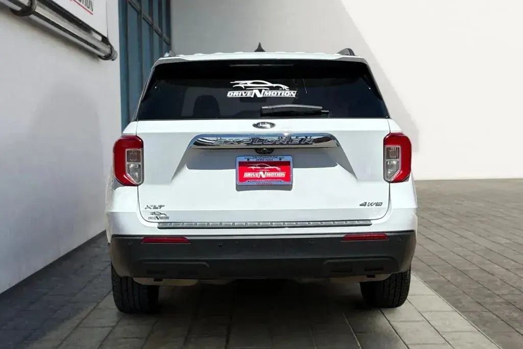 2021 Ford Explorer XLT 4WD photo 4
