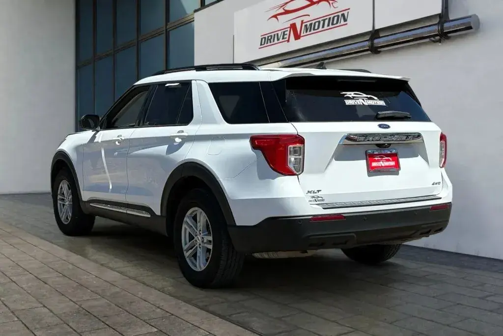 2021 Ford Explorer XLT 4WD photo 5