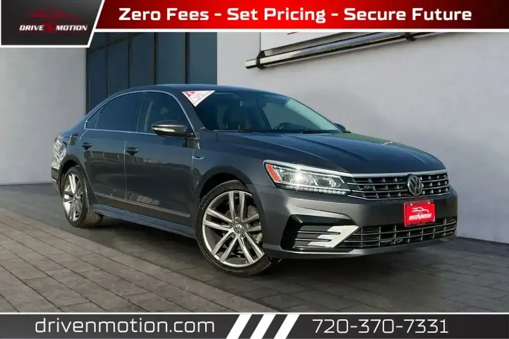 2017 Volkswagen Passat 1.8T R-Line w/ Comfort Pkg. Auto's photo