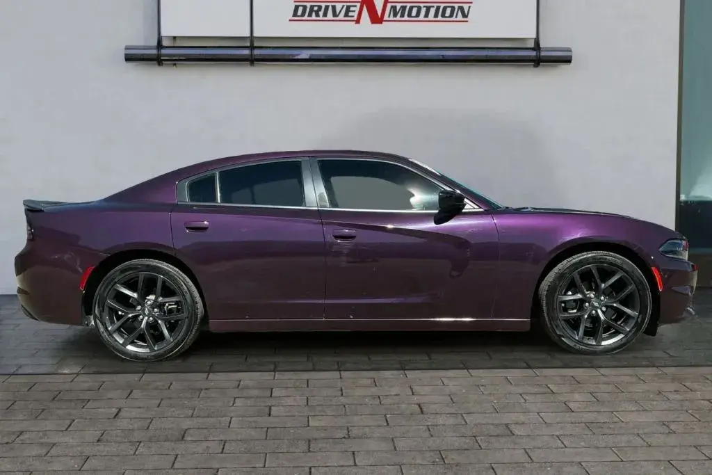 2021 Dodge Charger SXT photo 3