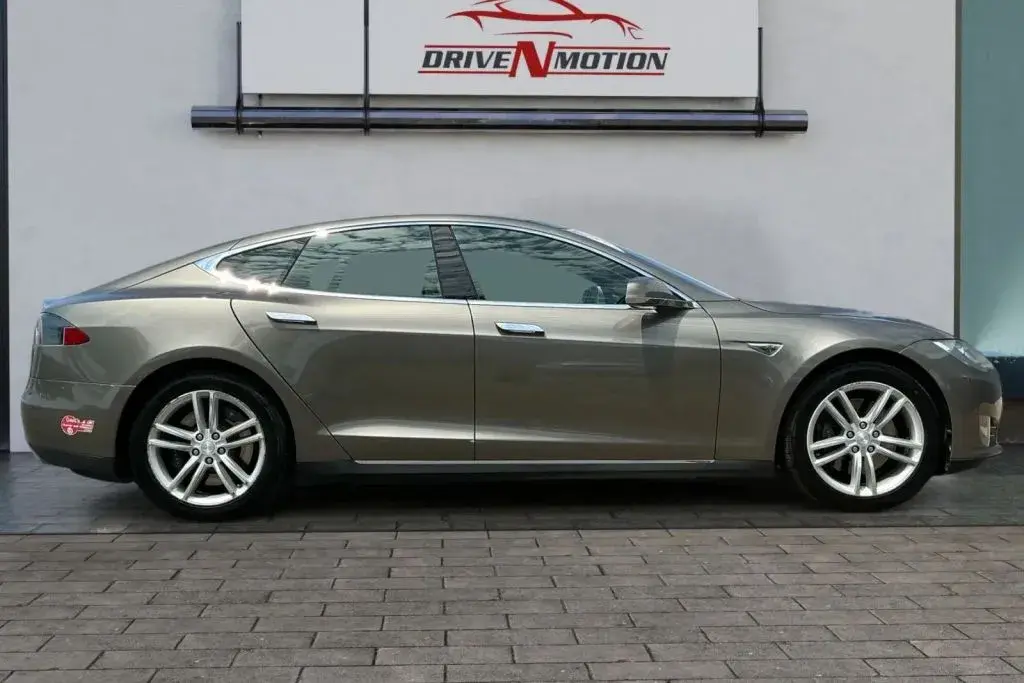 2015 Tesla Model S 85 photo 3