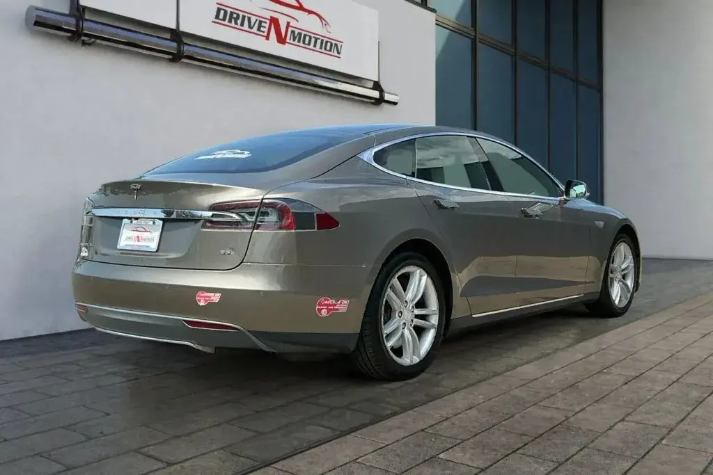 2015 Tesla Model S 85 photo 5