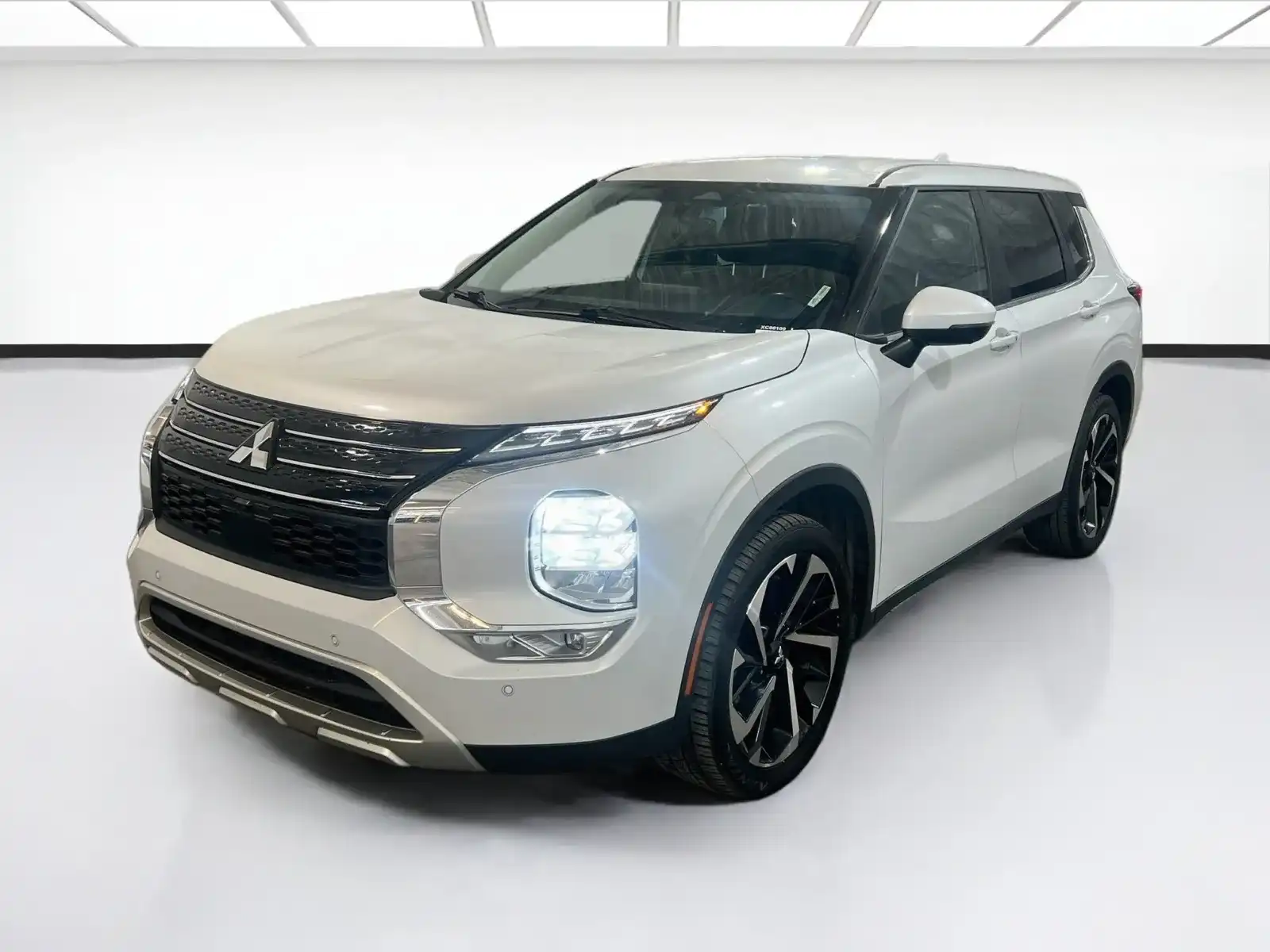 2023 Mitsubishi Outlander SE FWD's photo