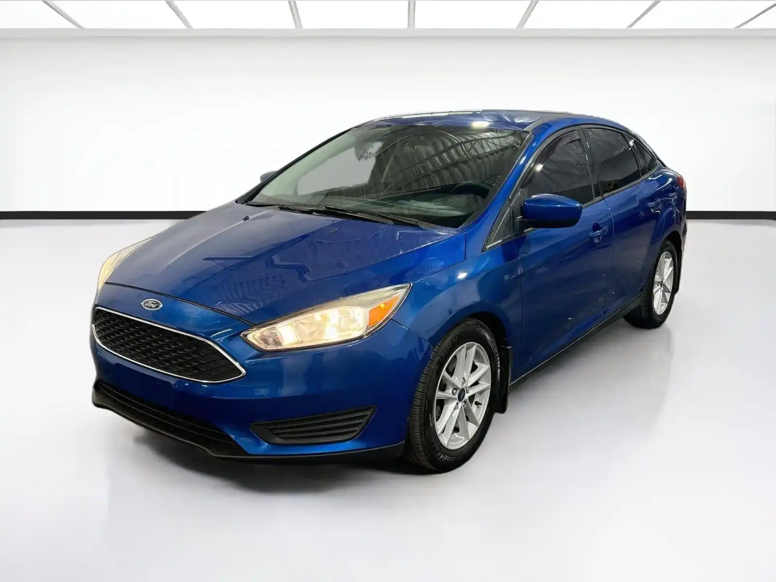2018 Ford Focus SE Sedan's photo
