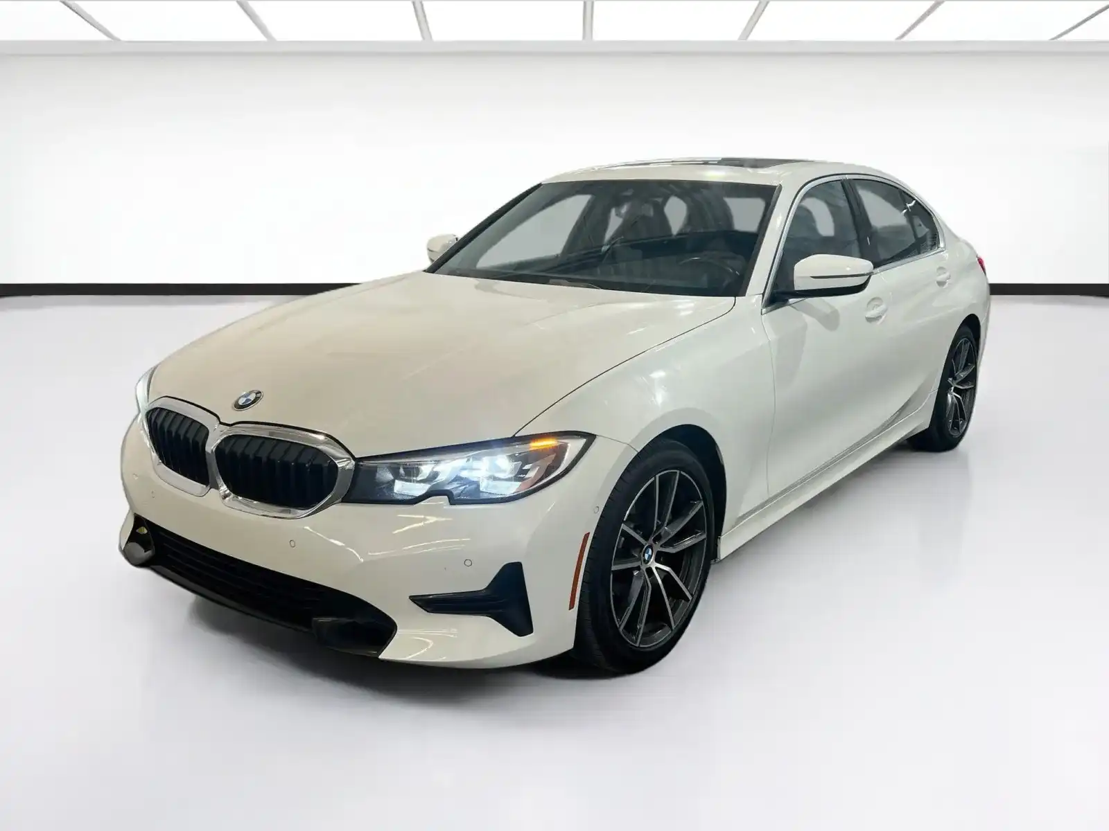 2019 BMW 3 Series 330i Sedan's photo