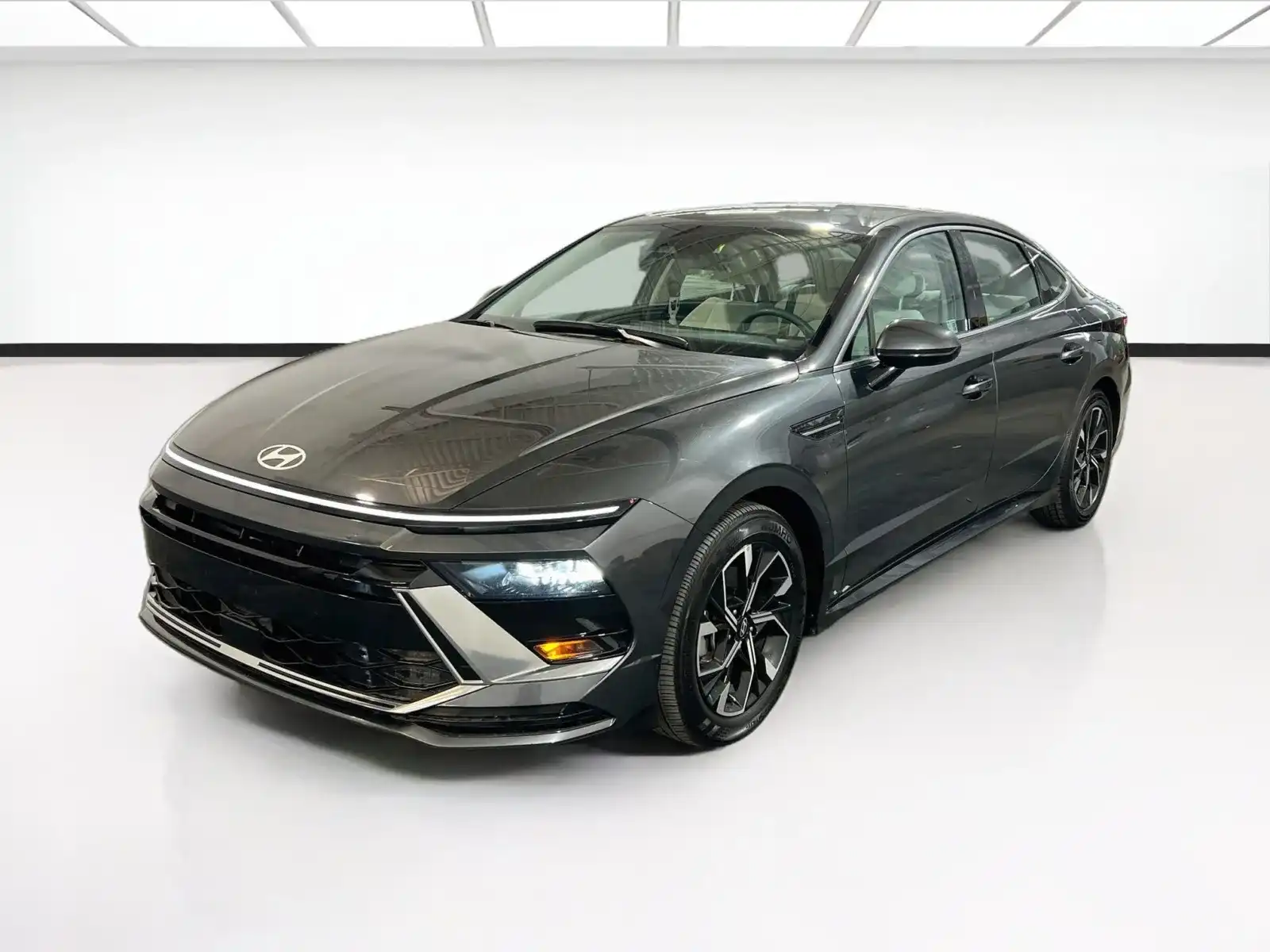 2025 Hyundai Sonata SEL's photo